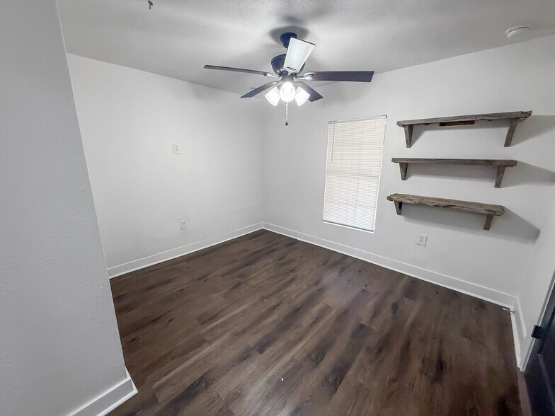 More Photos Of 703 E Main St, Little River Academy Flex For Sale