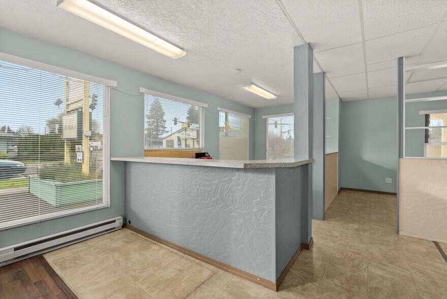 More Photos Of 1017 W Main St, Centralia Flex For Sale