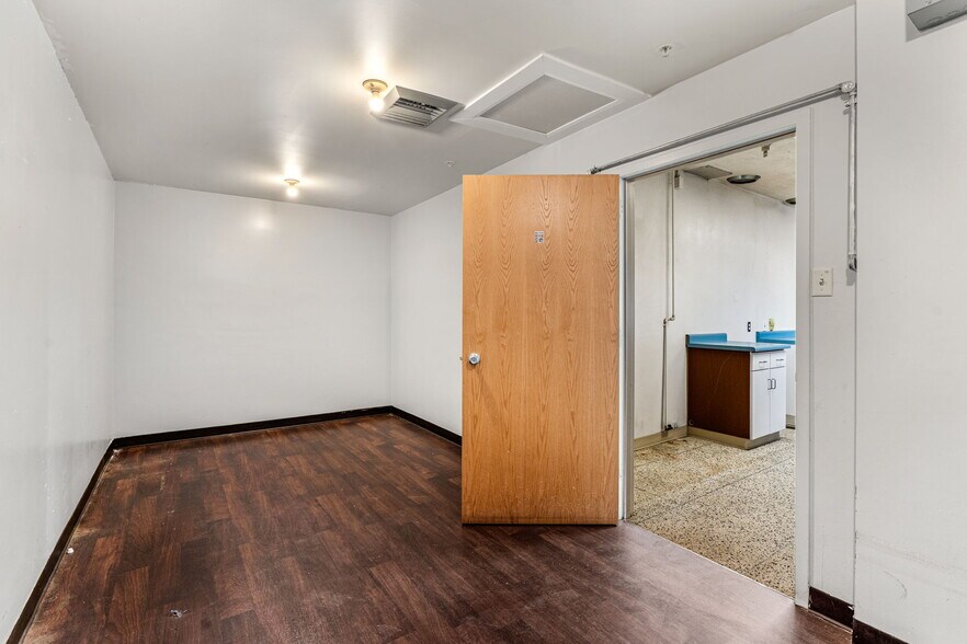 More Photos Of 120 E Altamira Dr, Cedar City Office Residential For Lease