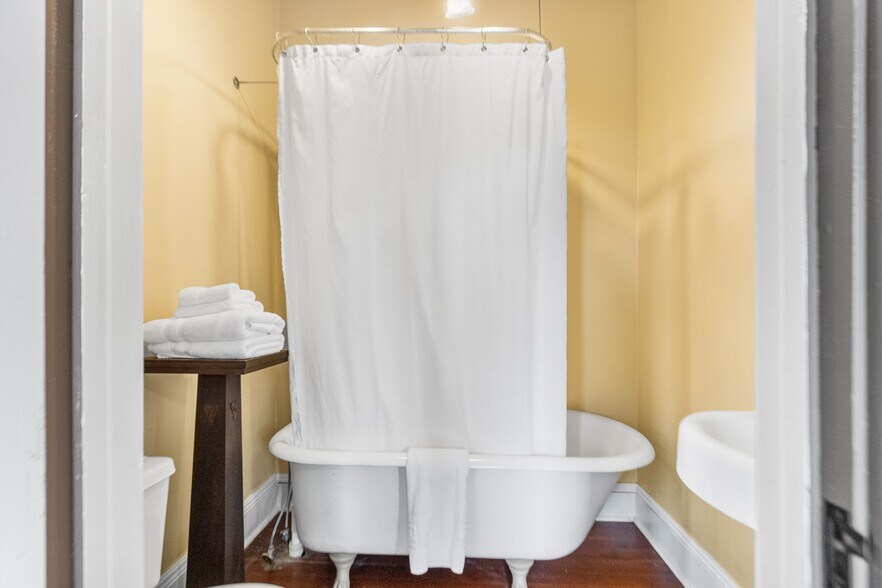 More Photos Of 323 N Main St, Swainsboro Restaurant For Sale