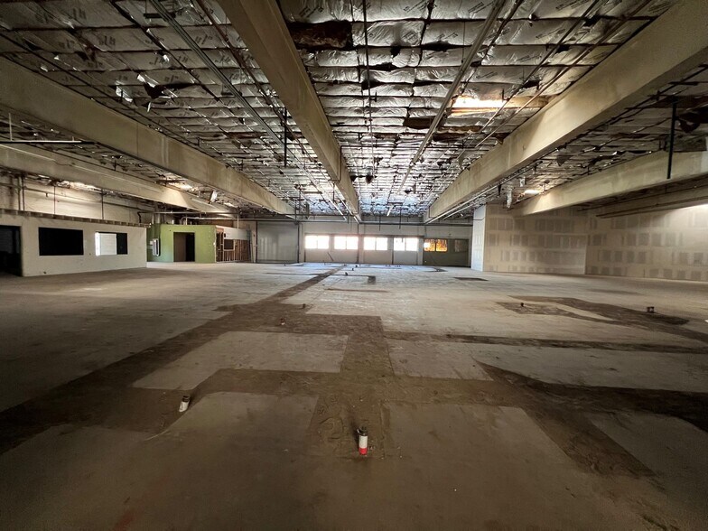 More Photos Of 3049 La Cienega Blvd, Culver City Warehouse For Lease