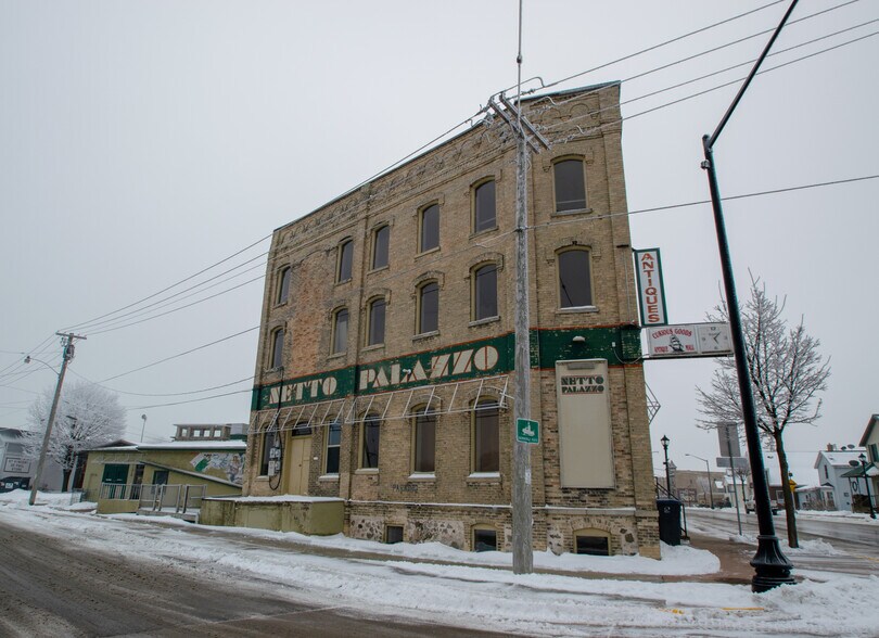 More Photos Of 300 4th St, Algoma Apartments For Sale