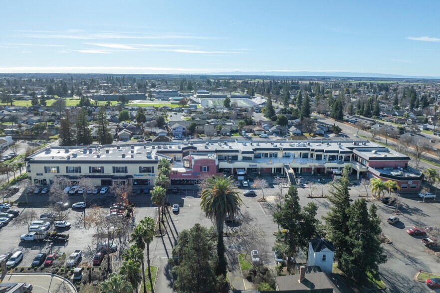 More Photos Of 1110 W Kettleman Ln, Lodi Unknown For Lease