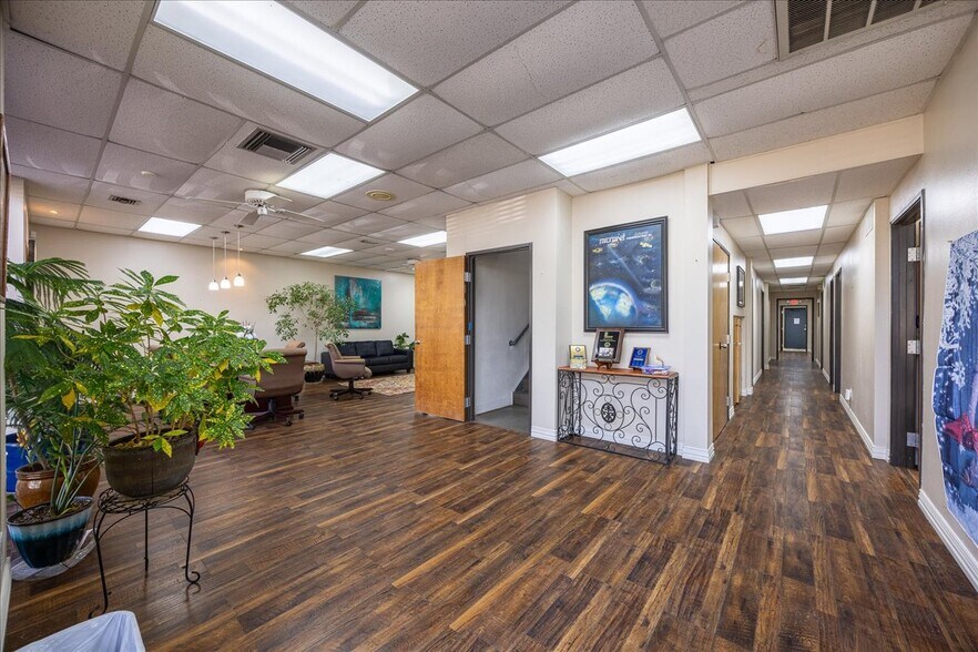 More Photos Of 812 Lexington Dr, Plano Office For Sale