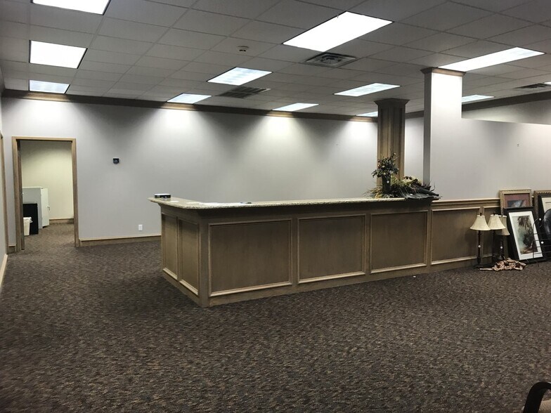 More Photos Of 2110-2120 S Broadway, Edmond Office For Lease