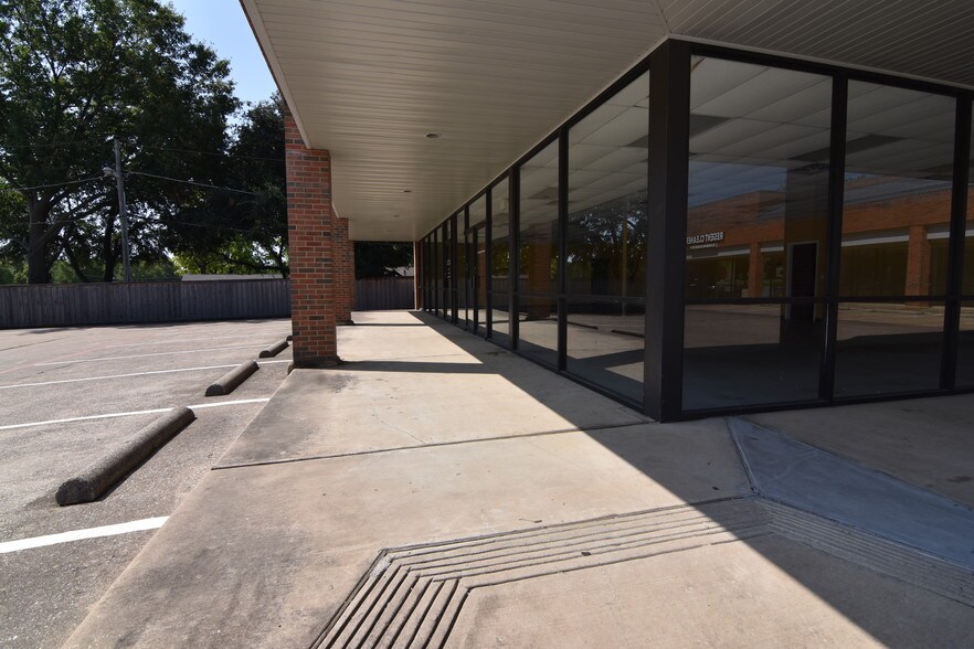 More Photos Of 6350 Glenview Dr, Fort Worth Unknown For Lease