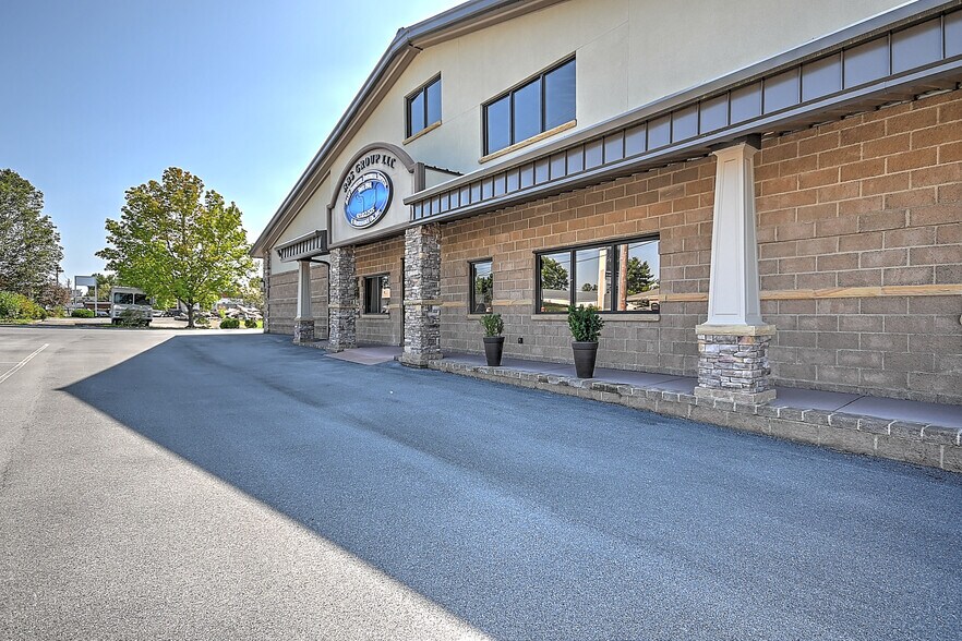 More Photos Of 317 Bluff City Hwy, Bristol Flex For Sale