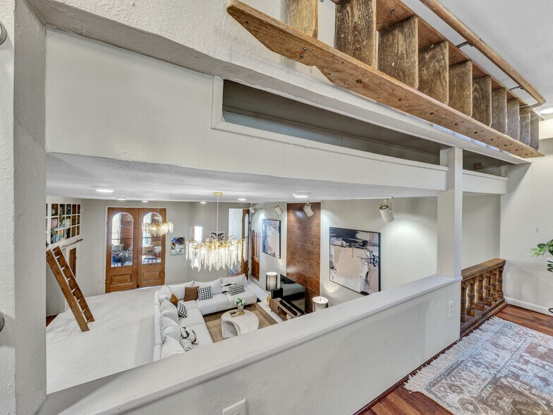 More Photos Of 106 W Main St, Pilot Point Storefront For Sale