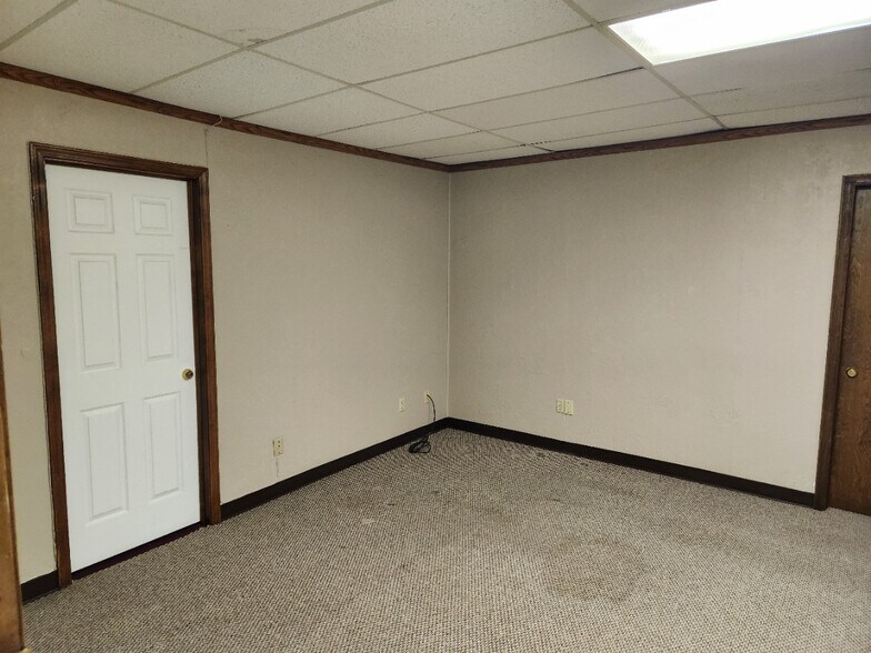 More Photos Of 1509-1511 W Gore Blvd, Lawton Office For Lease
