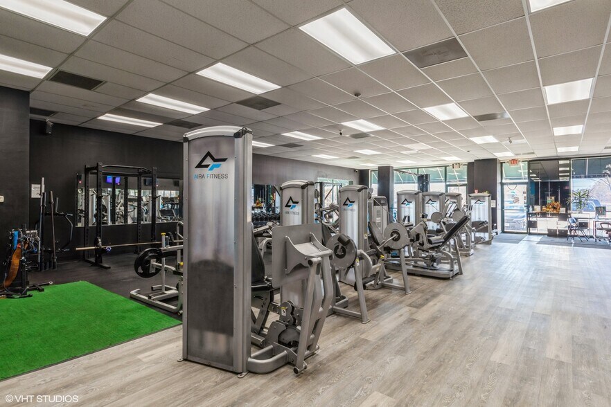 More Photos Of 366-380 Bank Dr, Mchenry Restaurant For Lease