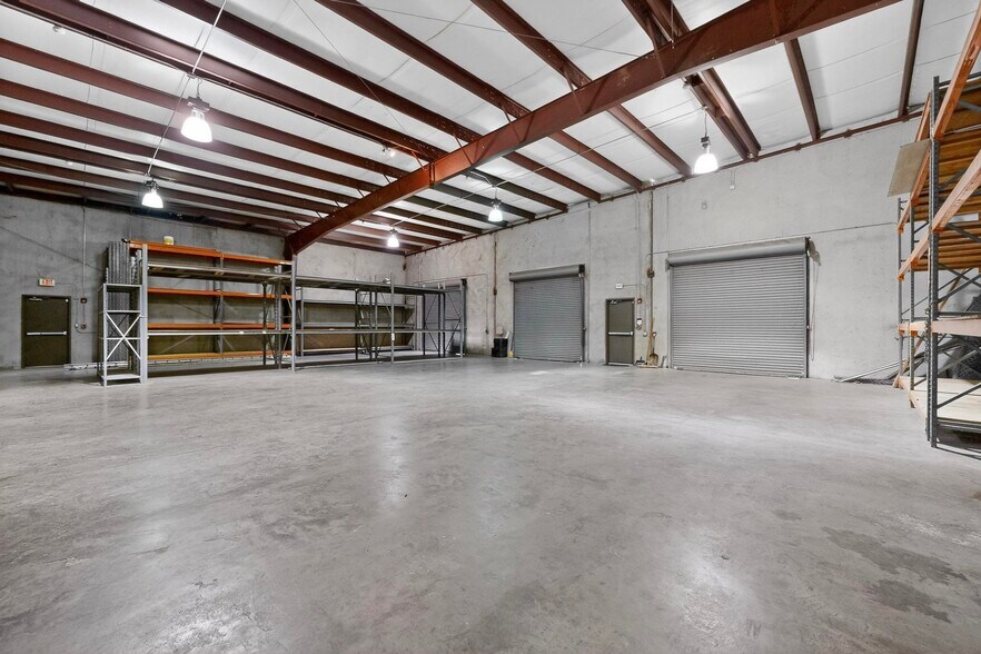 More Photos Of 2620 Carson St, Haltom City Light Distribution For Lease