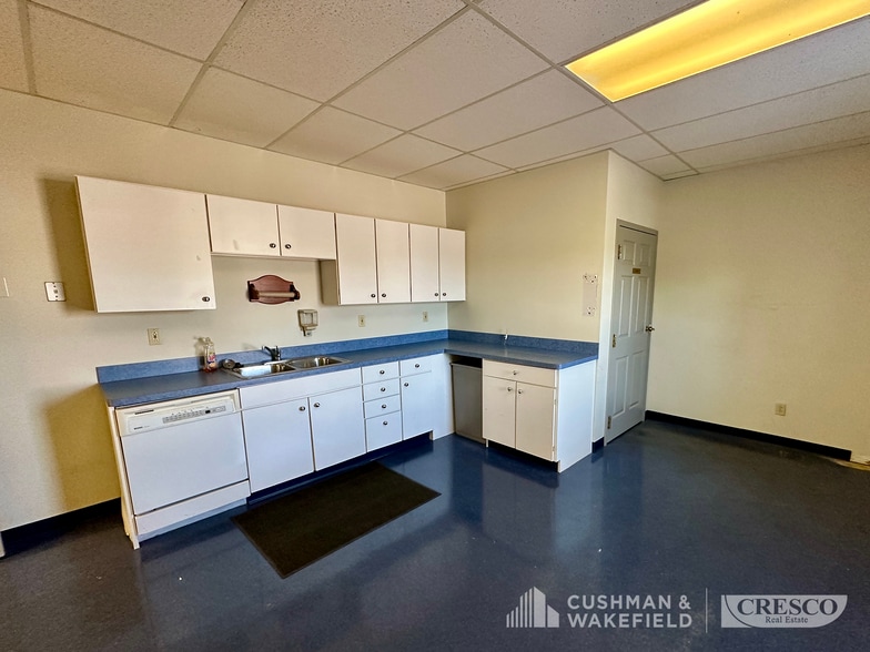 More Photos Of 2351 Edison Blvd, Twinsburg Office For Sale