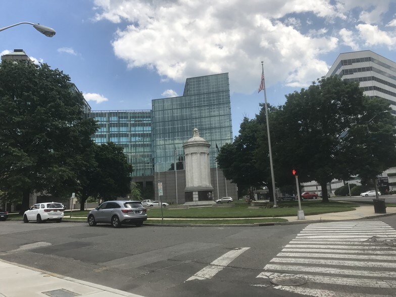 More Photos Of 680 E Main St, Stamford Office For Lease