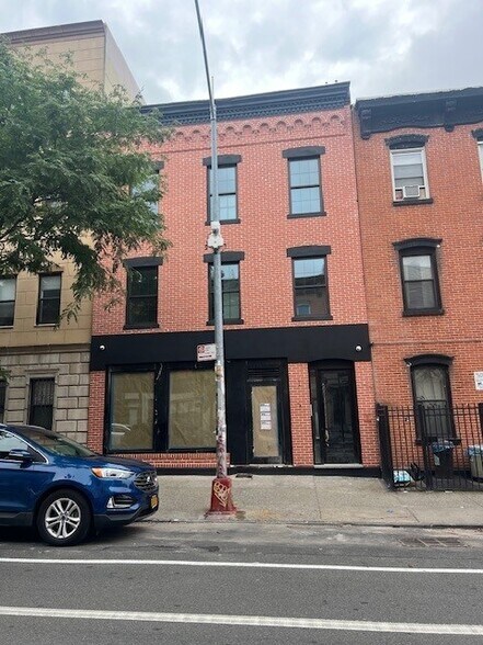 More Photos Of 200 Meserole St, Brooklyn Storefront For Lease