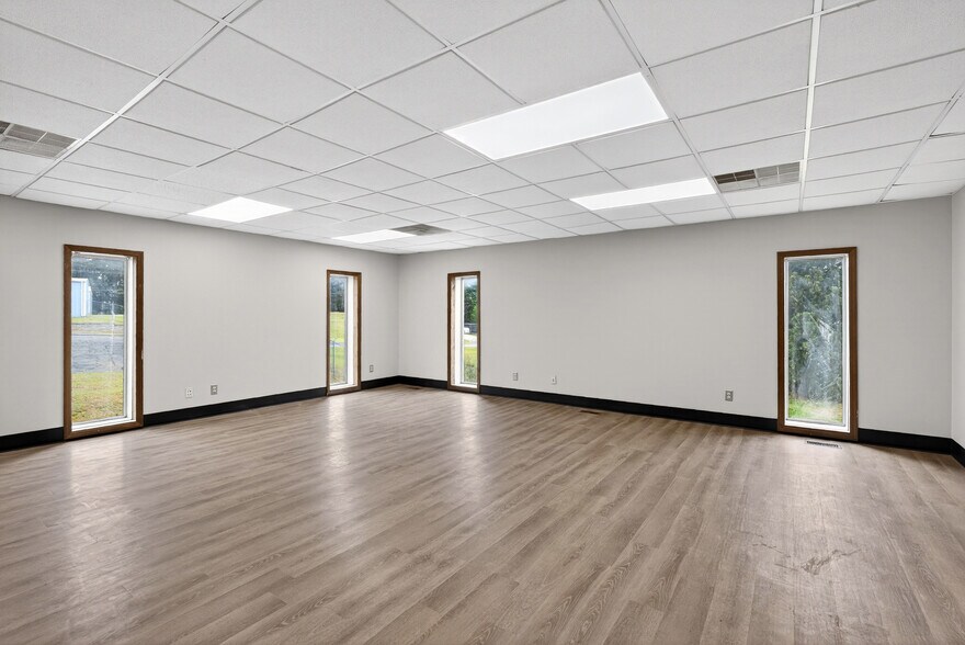 More Photos Of 725 Bryant Rd, Spartanburg Manufacturing For Sale