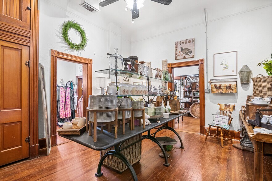 More Photos Of 702 Front St, Comfort Freestanding For Sale