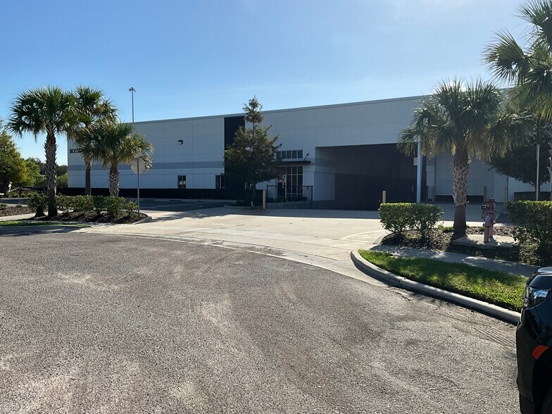 More Photos Of 623 Trestle Pt, Sanford Warehouse For Lease