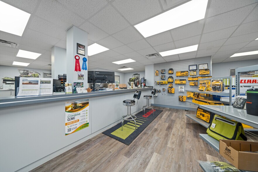 More Photos Of 46 Mccool Cres, Crossfield Warehouse For Sale