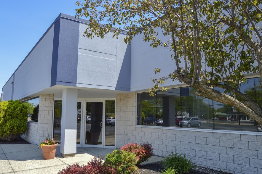 More Photos Of 301 Cayuga Rd, Cheektowaga Unknown For Lease