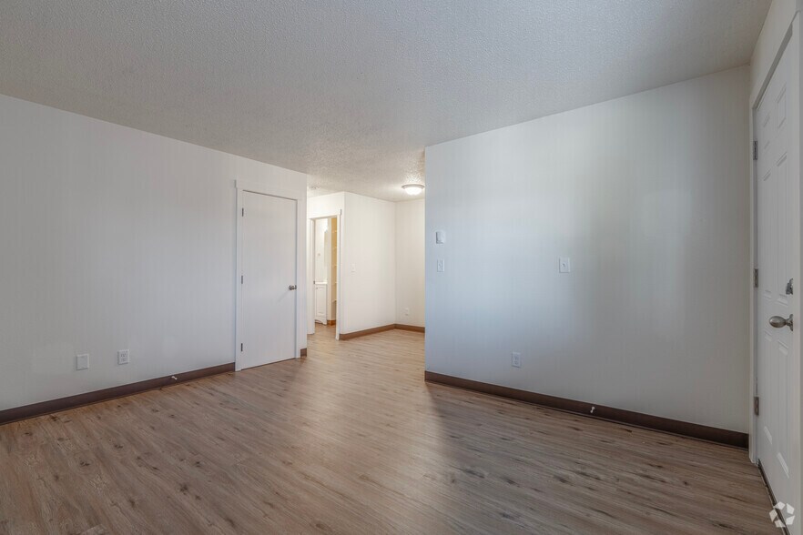 More Photos Of 2520 Hyacinth St NE, Salem Apartments For Sale
