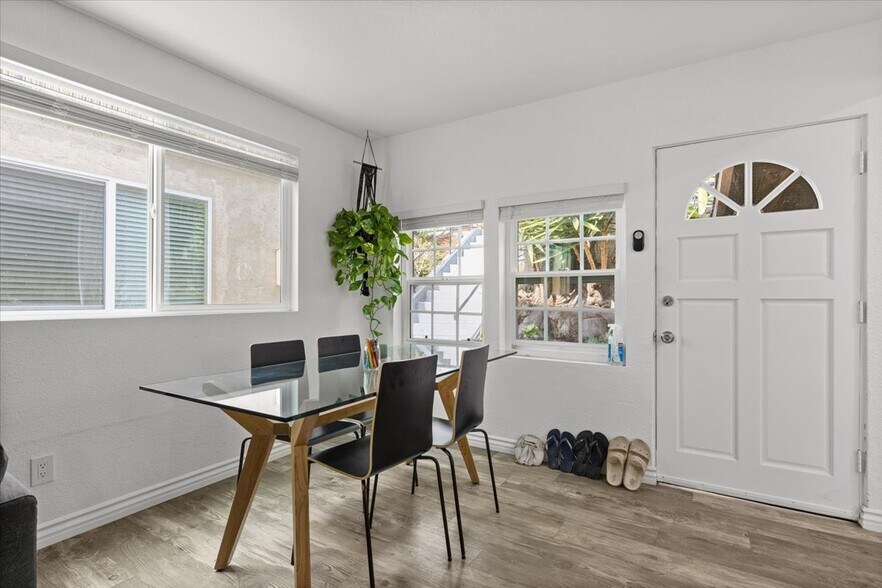 More Photos Of 2033 Garnet Ave, San Diego Apartments For Sale