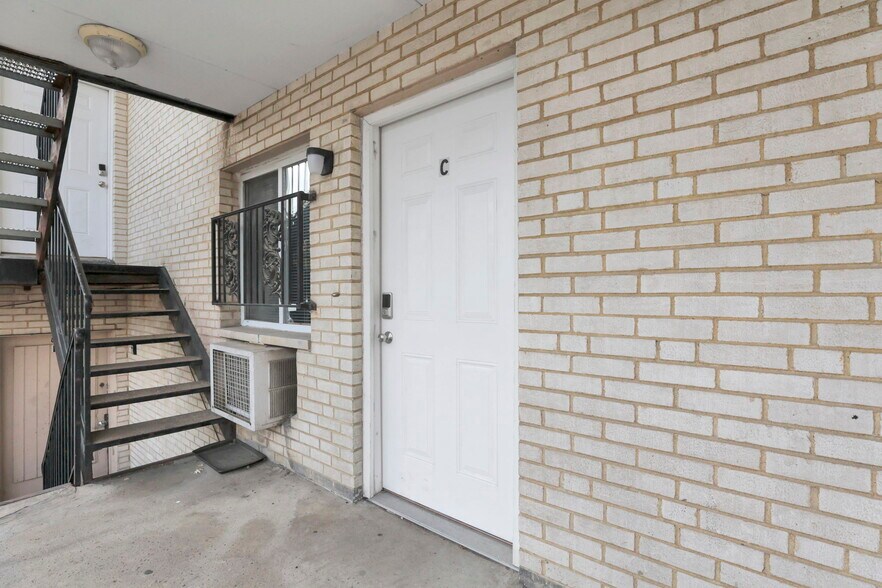 More Photos Of 27 W 8th Ave, Columbus Apartments For Sale