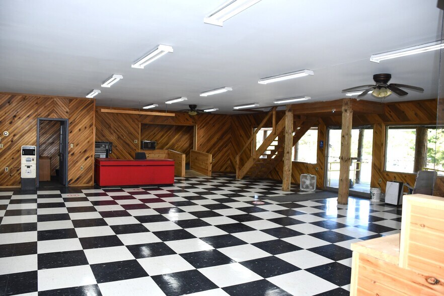 More Photos Of 138 Chestnut St, Marienville General Retail For Sale