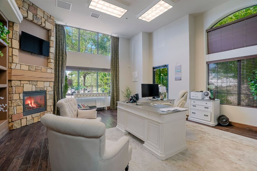 More Photos Of 3207 Lakeside Vlg, Prescott Office For Sale