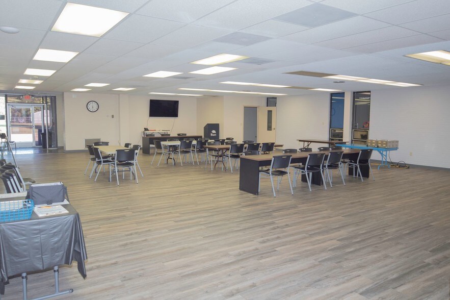 More Photos Of 210 S Kingshighway St, Sikeston Schools For Lease