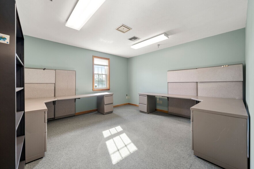 More Photos Of 4-6 Barlows Landing Rd, Pocasset Storefront Retail Office For Sale