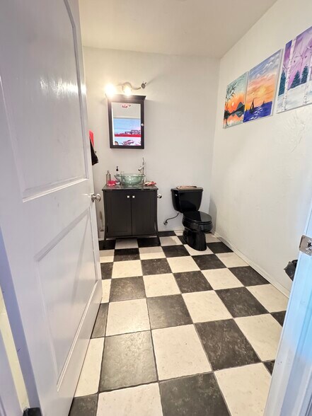 More Photos Of 204 W Rogers Blvd, Skiatook General Retail For Sale