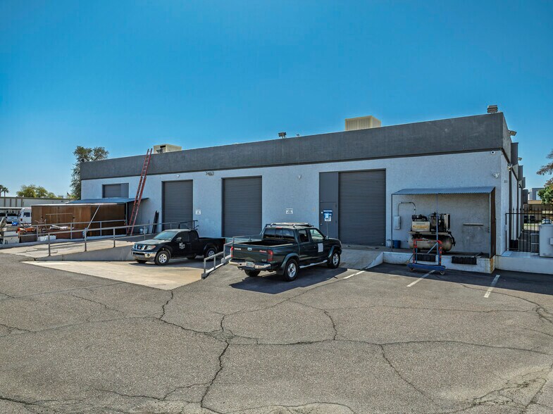 More Photos Of 2326 E Magnolia St, Phoenix Distribution For Lease