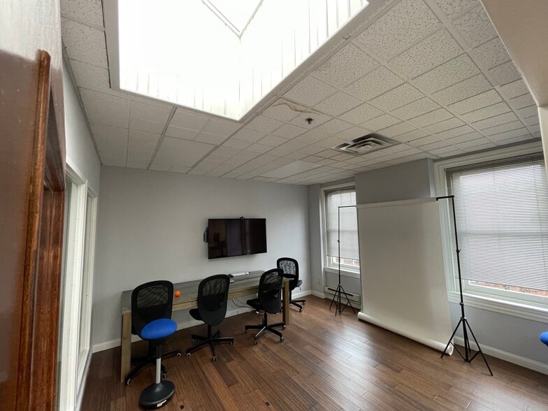 More Photos Of 559 Main St, Bethlehem Storefront For Lease