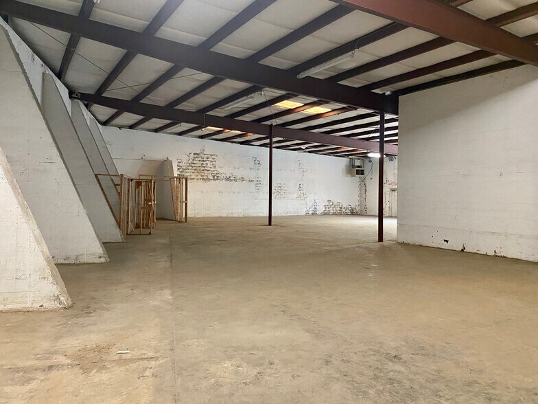 More Photos Of 418 W Peace St, Raleigh Warehouse For Lease