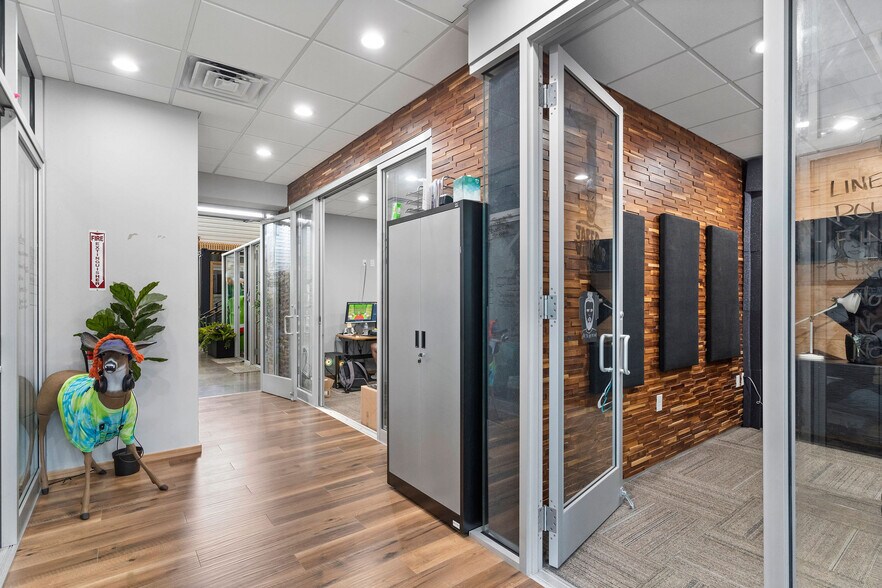 More Photos Of 1330 Rayford Park Rd, Spring Loft Creative Space For Lease