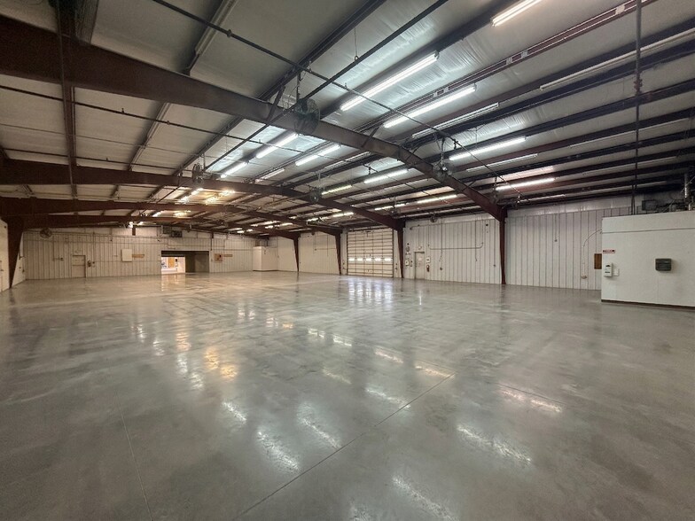 More Photos Of 2624-2700 Railroad Dr, Edmond Manufacturing For Sale