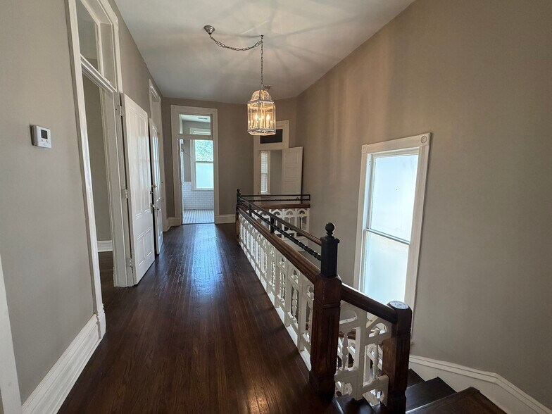More Photos Of 28 S Idlewild St, Memphis Freestanding For Sale