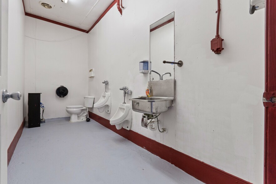 More Photos Of 25 Word St, Fairburn Warehouse For Sale