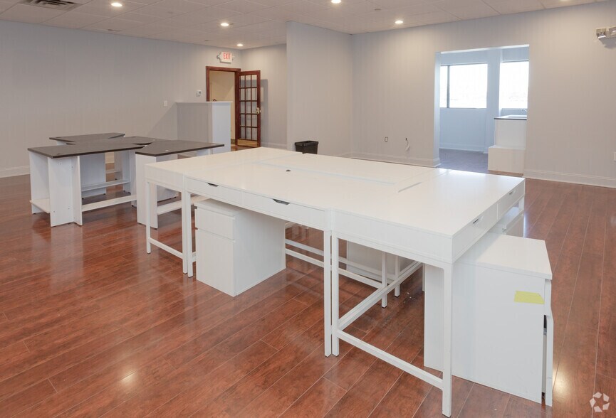 More Photos Of 725 River Rd, Edgewater Medical For Lease