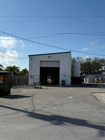 More Photos Of 1896 Elsa St, Naples Warehouse For Lease