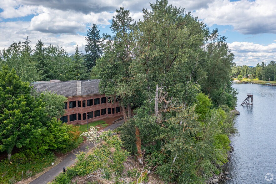 More Photos Of 300 Oswego Pointe Dr, Lake Oswego Office For Lease