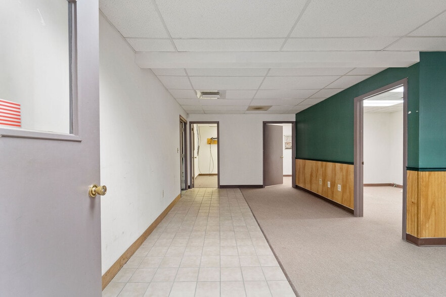 More Photos Of 104 N Duane Ave, Endicott Industrial For Lease