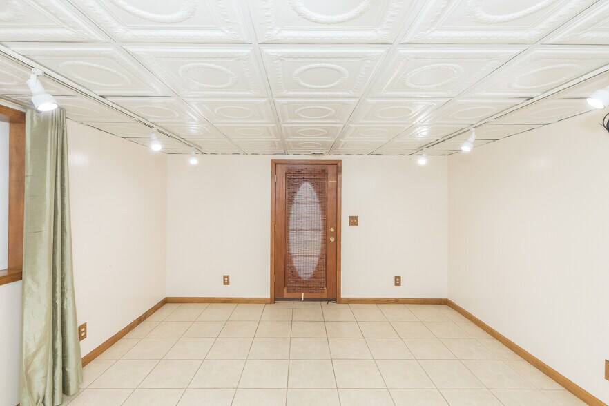 More Photos Of 131 Copenhaver St, Marion Shelter For Sale