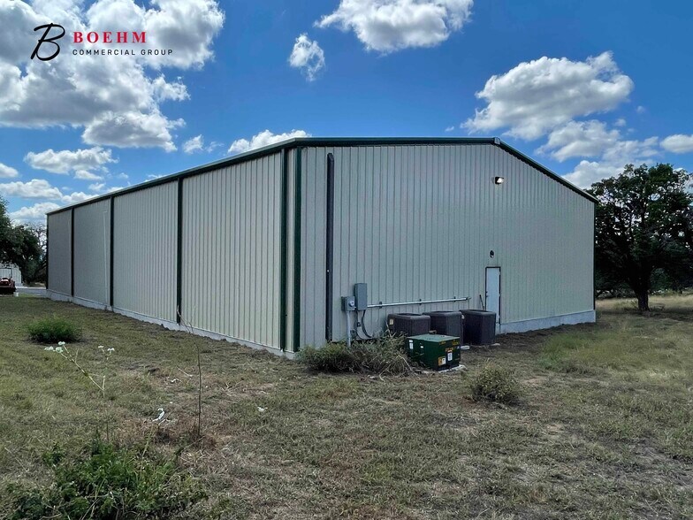 More Photos Of 347 E FM 289, Comfort Warehouse For Lease