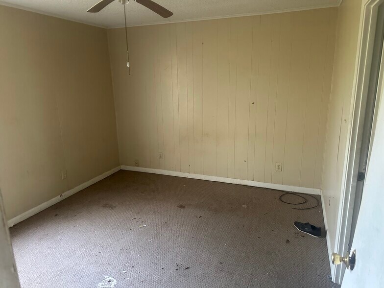 More Photos Of 207-209 Carl St, Leesville Apartments For Sale