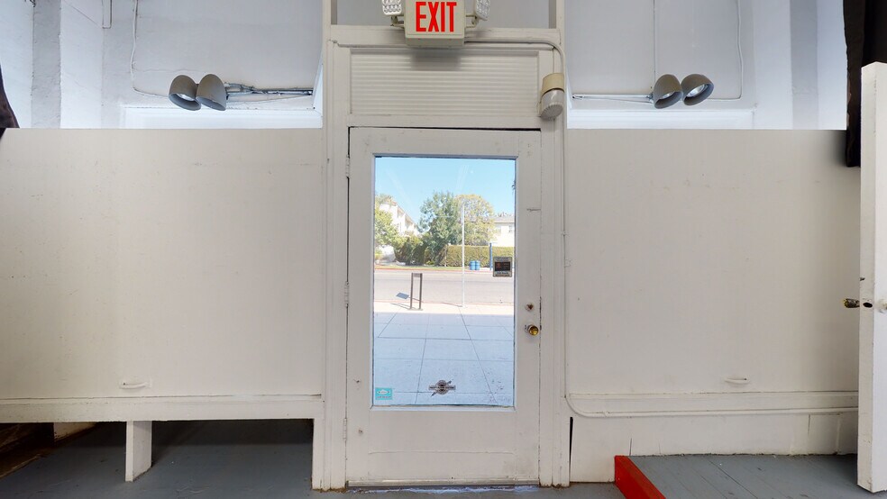 More Photos Of 13031 Montana Ave, Los Angeles Freestanding For Lease