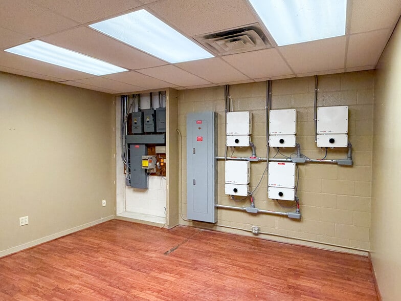 More Photos Of 3850 South Fwy, Fort Worth Flex For Sale