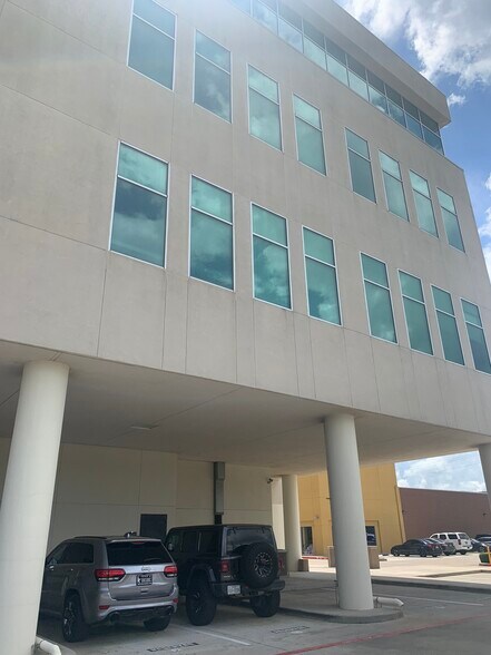 More Photos Of 410 W Grand Pky S, Katy Office For Sale