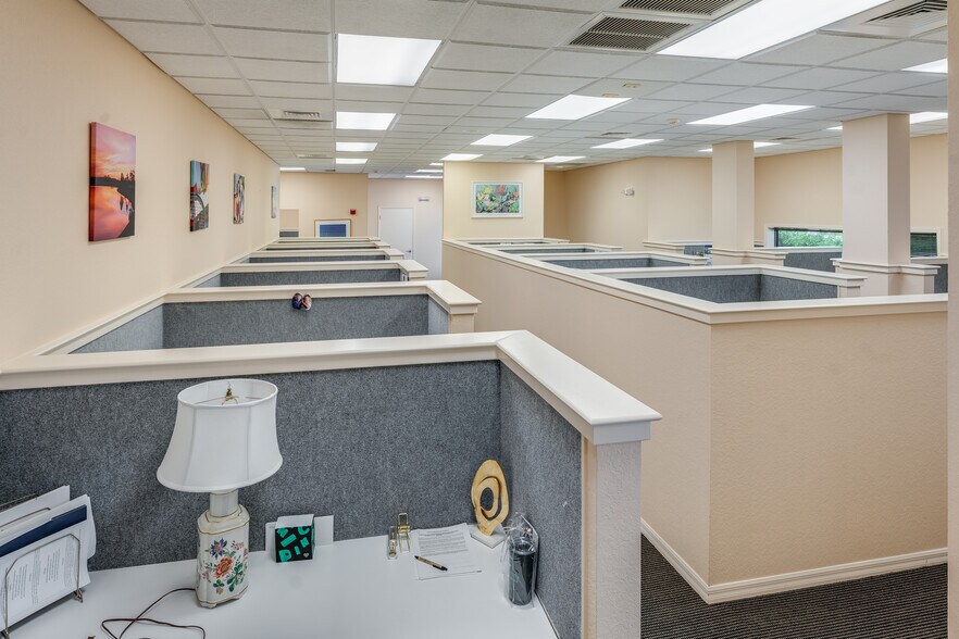 More Photos Of 8660 S Tamiami Trl, Sarasota Office For Sale