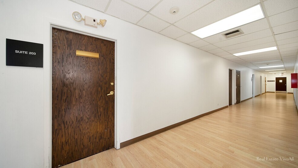 More Photos Of 129 S Roselle Rd, Schaumburg Office For Sale